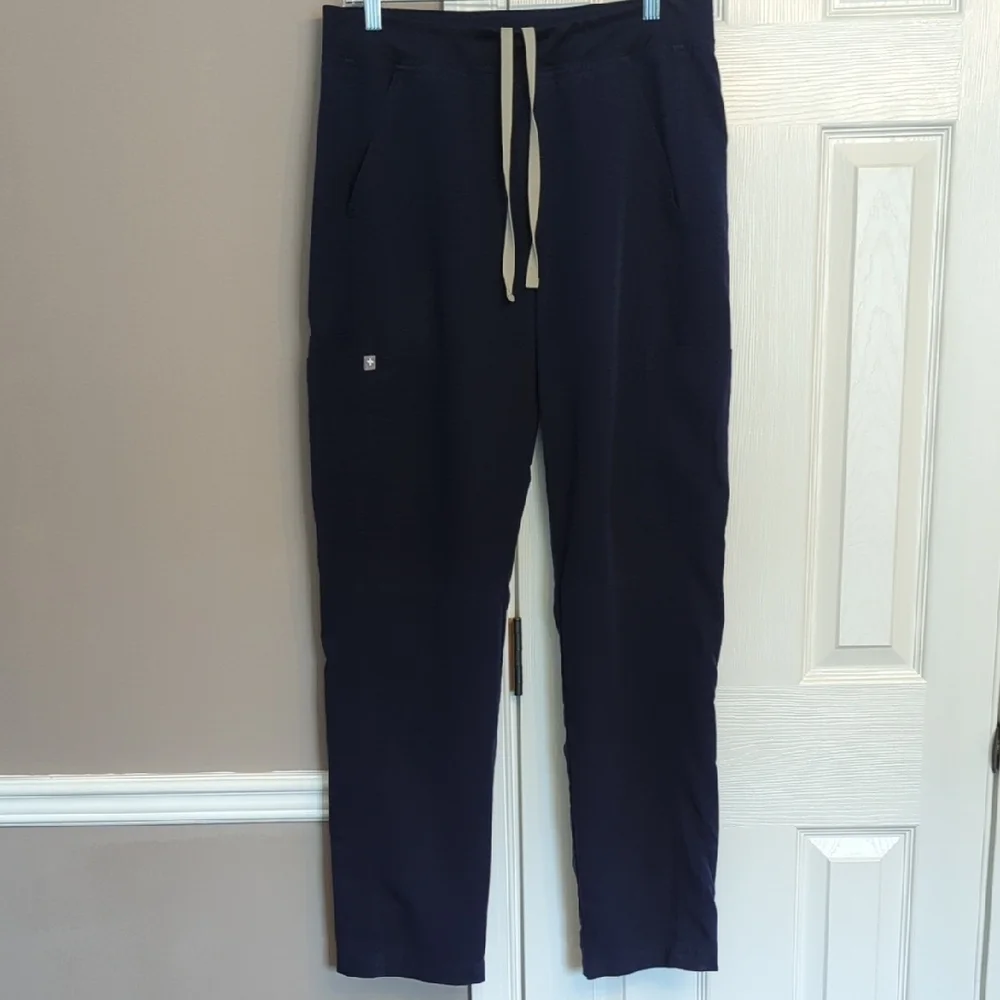 Figs Men's Navy Axim Cargo Scrub Pants